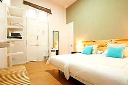 TRIANA 103 ROOMS & SUITES