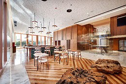 The Log Porto Hotel