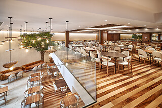 1 noite com pequeno-almoço e cocktail no bar para 2 | The Log Porto Hotel**** | Antas