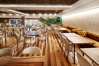 1 noite com pequeno-almoço e cocktail no bar para 2 | The Log Porto Hotel**** | Antas