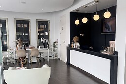 BLUSH BEAUTY EXPERTS