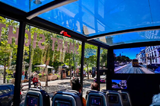 Descubra Lisboa com um tour interativo em mini-bus | Para 1 pessoa - Smart Sightseeing