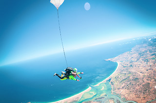 Salto Tandem ou Salto de Paraquedas a 3000m no Algarve para 1 | Air Emotions - Portimão