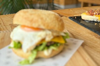 Cheque Gourmet: Hambúrgueres e petiscos para 2 | O Hambúrguer da Vila - Graça
