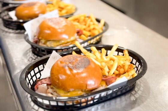 Cheque Gourmet: Hambúrgueres e petiscos para 2 | O Hambúrguer da Vila - Graça
