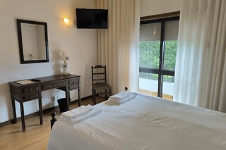Uma noite com pequeno-almoço + Entradas para os Passadiços do Mondego para 2 | Lavanda Hotel Mira Serra (Celorico da Beira, Guarda)