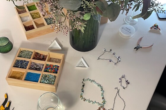 JEWELS AND WINE - photo 2