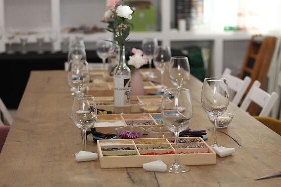 JEWELS AND WINE - photo 0
