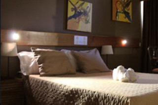 Uma noite em quarto duplo/twin com pequeno-almoço e jantar para 2 eno Hotel Meia Lua em Ovar (Aveiro)
