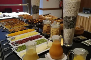 Uma noite em quarto duplo com pequeno-almoço para 2  | Douro Marina Hotel & Spa (Resende, Viseu)