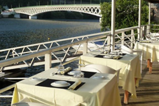 Uma noite em quarto twin standard com pequeno-almoço para 2 em Douro Hotel Porto Antigo**** em Cinfães (Viseu)
