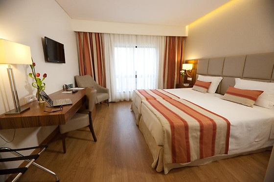 Duas noites em quarto duplo com detalhe romântico | Hotel Cinquentenário & Conference Center (Fátima)