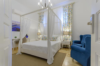 Duas noites em quarto duplo com pequeno-almoço para 2 em Villa Rio Guest House Suites em Portimão (Faro)