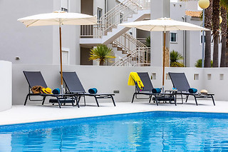 Uma noite em quarto duplo com pequeno-almoço para 2 em Placid Village em Carvoeiro (Faro)