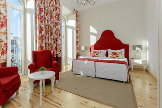 Duas noites em quarto duplo com pequeno-almoço para 2 em Villa Rio Guest House Suites em Portimão (Faro)