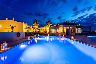 Uma noite em quarto duplo com pequeno-almoço para 2 em Placid Village em Carvoeiro (Faro)