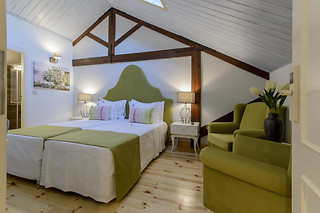 Duas noites em quarto duplo com pequeno-almoço para 2 em Villa Rio Guest House Suites em Portimão (Faro)