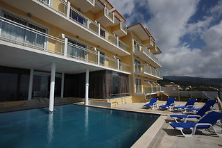 Duas noites com pequeno-almoço e jantar para 2  | Hotel Apartamentos Baía Brava (Madeira)