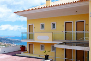 Duas noites com pequeno-almoço e jantar para 2  | Hotel Apartamentos Baía Brava (Madeira)