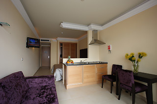 Duas noites com pequeno-almoço e jantar para 2  | Hotel Apartamentos Baía Brava (Madeira)