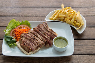 Almoço ou jantar para 2 em Santa Francesinha (Porto)