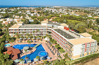 Uma noite em quarto duplo e jantar buffet | Hotel Baía Grande (Albufeira)