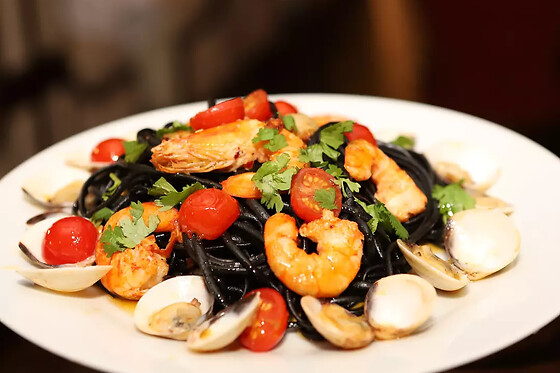 Jantar (Menu Vip) + Espectáculo de Dança Sensual para 2 | Magic Moments Restaurant & Dance Club (Porto)