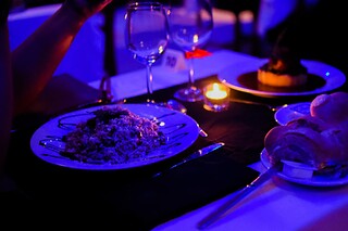 Jantar (Menu Vip) + Espectáculo de Dança Sensual para 2 | Magic Moments Restaurant & Dance Club (Porto)
