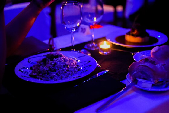 Jantar (Menu Vip) + Espectáculo de Dança Sensual para 2 | Magic Moments Restaurant & Dance Club (Porto)