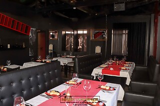 Jantar (Menu Vip) + Espectáculo de Dança Sensual para 2 | Magic Moments Restaurant & Dance Club (Porto)
