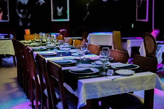 Jantar (Menu Vip) + Espectáculo de Dança Sensual para 2 | Magic Moments Restaurant & Dance Club (Porto)