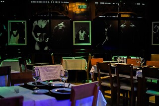 Jantar (Menu Vip) + Espectáculo de Dança Sensual para 2 | Magic Moments Restaurant & Dance Club (Rio de Mouro, Lisboa)