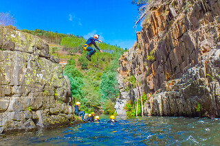 Canyoning na Ribeira da Pena - Góis para 1 | Trans Serrano - Aventura, Lazer e Turismo (Góis, Coimbra)