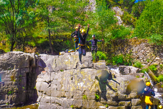 Canyoning na Ribeira da Pena - Góis para 1 | Trans Serrano - Aventura, Lazer e Turismo (Góis, Coimbra)
