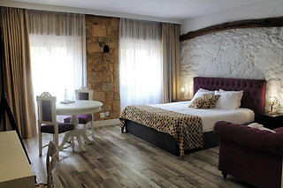 Uma noite em quarto duplo superior com pequeno-almoço e jantar no Art'Otel Barcelos (Braga)