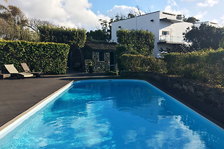 Uma noite em quarto duplo com pequeno-almoço para 2 em Quinta de Santana**** em Ribeira Grande (Açores)