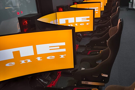 SKYLINE SIMRACING CENTER - photo 11