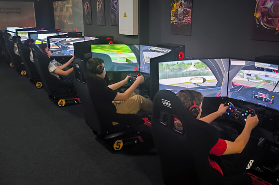 SKYLINE SIMRACING CENTER - photo 0