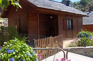 1 Noite em Quarto Duplo/Twin c/ Pequeno-Almoço para Família | Bungalows de Pessegueiro, Pampilhosa da Serra