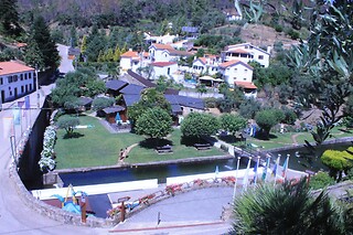 1 Noite em Quarto Duplo/Twin c/ Pequeno-Almoço para Família | Bungalows de Pessegueiro, Pampilhosa da Serra
