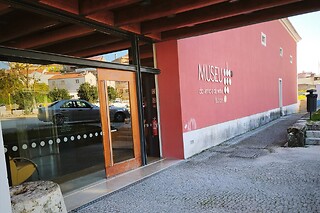 Prova de 2 vinhos + Visita ao Museu do Roseiral para 2 | Monte do Roseiral (Bucelas, Lisboas)