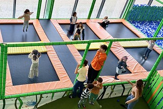 Entrada no Feijão Verde Fun Park com lanche incluído | Para 3 pessoas - 2h | Sintra