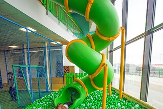 Entrada no Feijão Verde Fun Park com lanche incluído | Para 3 pessoas - 2h | Sintra