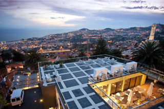 Uma noite em quarto duplo com pequeno-almoço para 2 | Hotel Quinta Mirabela (Funchal)