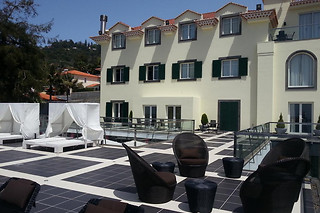 Uma noite em quarto duplo com pequeno-almoço para 2 | Hotel Quinta Mirabela (Funchal)