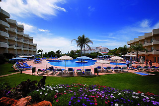 Uma noite com pequeno-almoço e acesso ao Spa para 2 | Vila Galé Náutico (Armação de Pêra)