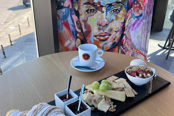 Brunch Premium na Galeria de Arte para 2 | Roots Art Gallery (Viana do Castelo)