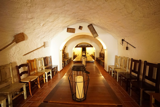 BODEGAS MUÑANA - photo 1