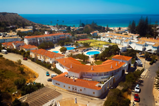 Duas Noites em Quarto Duplo com Pequeno-Almoço + Degustação para 2 | Luz Bay Hotel (Lagos)