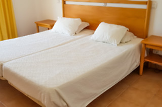 Duas Noites em Quarto Duplo com Pequeno-Almoço + Degustação para 2 | Luz Bay Hotel (Lagos)